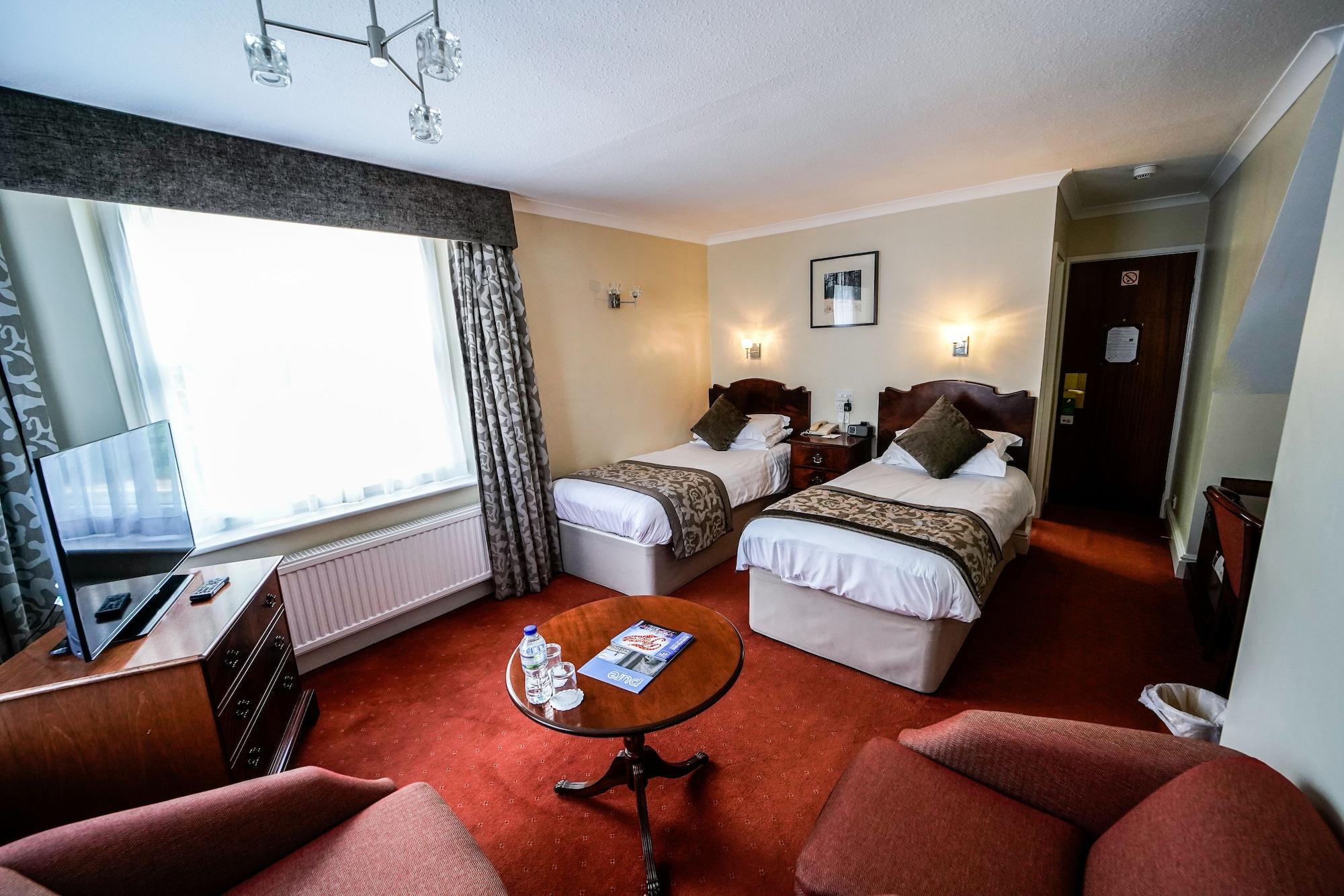 Hotel B/w Buxton Lee Wood 4*